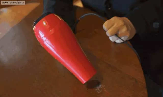 實用妙招:她用吹風機對著廚房牆壁吹一下,結果鄰居個個都學她