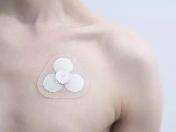 實用妙招:她用吹風機對著廚房牆壁吹一下,結果鄰居個個都學她