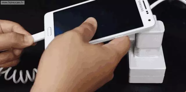 實用妙招:她用吹風機對著廚房牆壁吹一下,結果鄰居個個都學她