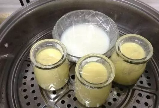 阿嫲學到了雞蛋的新做法,把蛋用漏勺放鍋裡炸,好吃得停不下來!每次都能多吃兩碗飯
