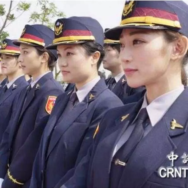大眼馬尾身材好!車禍送急診驚見「美女警」神人開門網暴動:生活照超精彩