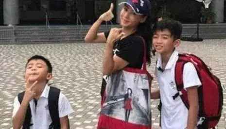 王菲再次被拋棄了嗎?謝霆鋒張柏芝和兒子在一起,網友:溫馨的一家人!