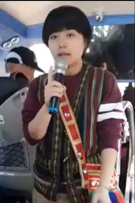 全程用背的!原住民妹妹「用破台語賣名產」:鬼很多才可以降價 整車人笑翻「錢馬上掏出來」