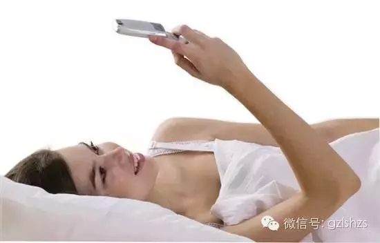 睡覺時,枕頭旁邊放「這個東西」會損害你的健康!這竟然不是手機,而是他...