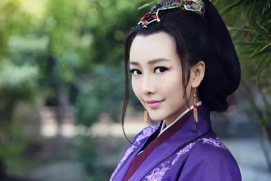 楊冪與劉愷威離婚之後,多日不見的王鷗現身看似心情不錯_訊息