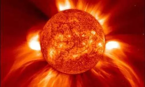 太陽風從太陽吹出來,那它為什麼能從太陽那麼大的引力中跑出來呢