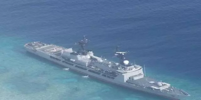 菲律賓剛拖走擱淺軍艦,兩艘艦艇就被炸毀,菲:這是警告!