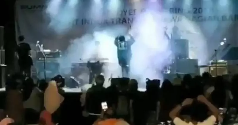 ◤海嘯襲印尼◢ 最high瞬間 海嘯來了 樂隊酒店表演 成絕唱