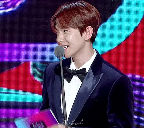 [EXO][新聞]181223 口才滿分！伯賢作為頒獎嘉賓亮相KBS演藝大賞