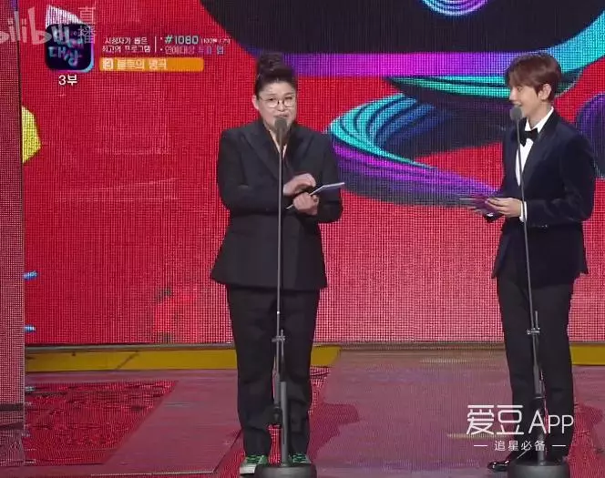 [EXO][新聞]181223 口才滿分！伯賢作為頒獎嘉賓亮相KBS演藝大賞
