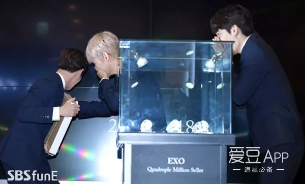 [EXO][新聞]181223 口才滿分！伯賢作為頒獎嘉賓亮相KBS演藝大賞