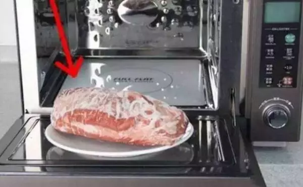 冷凍肉千萬不要用水泡,教你1招「3分鐘解凍」,吃起來跟新鮮的肉一樣棒!