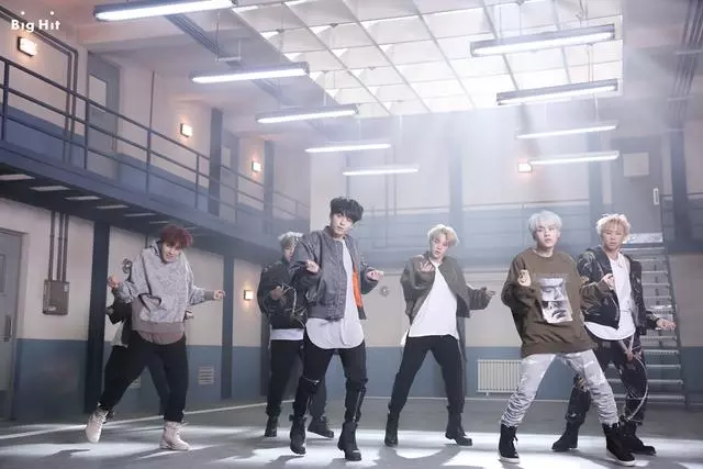 防彈少年團《MIC Drop》破四億了,請繼續創造K-Pop新歷史吧!