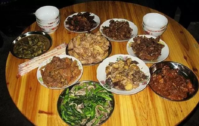 看完北方年夜飯再看南方年夜飯,南北差異一看便知,你更喜歡哪個