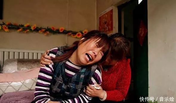 女兒鬧市被拐,母親瘋找三年無果,路遇小乞丐老狗狂吠認出小主人