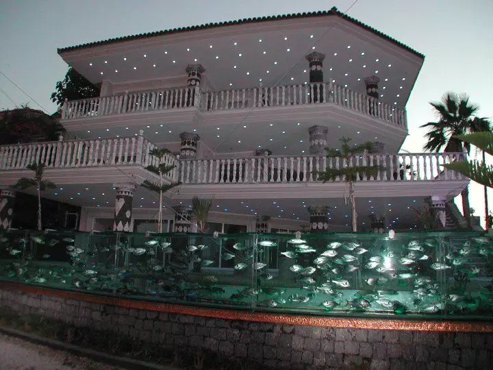 富豪花66萬做出50公尺「海圍牆」 經過他家保證讓你美到停止呼吸!
