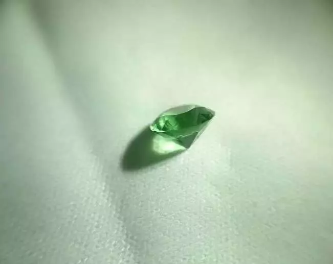 貧窮哥想求婚卻買不起鑽戒 用「空酒瓶→Tiffany婚戒」成功抱回美嬌娘!