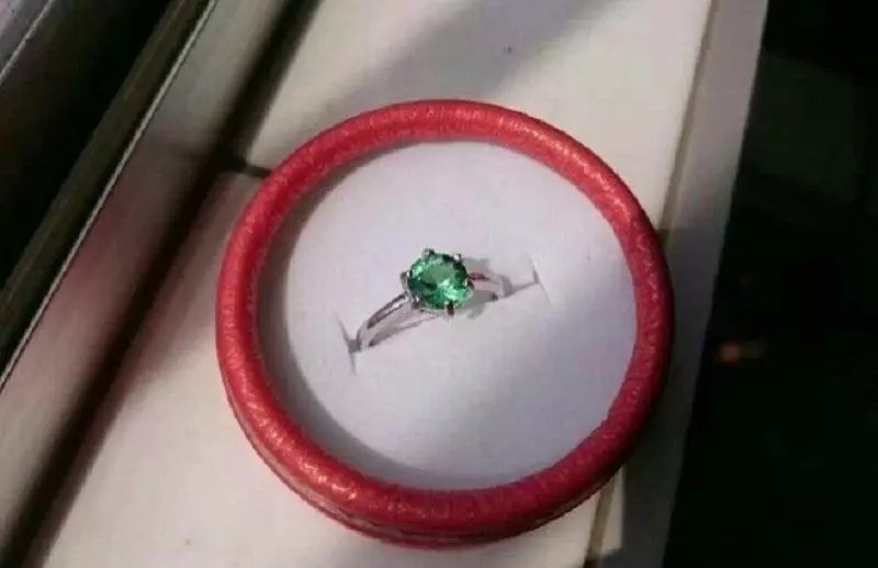 貧窮哥想求婚卻買不起鑽戒 用「空酒瓶→Tiffany婚戒」成功抱回美嬌娘!