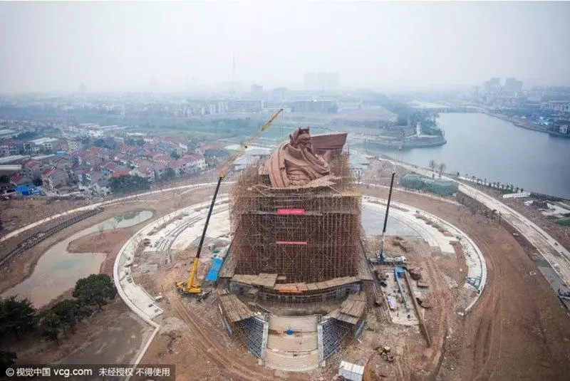 中國終於完成「19層樓高的巨型關羽像」 走進雕像裡面才是真正的世界!