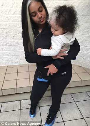 天生就有庫依拉的頭髮!這對母女「頭髮胎記」超明顯 四代同堂照一看就知道一家人啦~