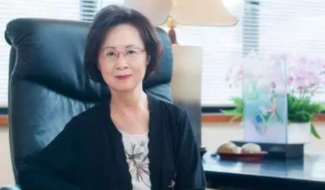 師生戀意外懷孕,想打掉卻發現是兩個,家喻戶曉的女兒差點沒有了
