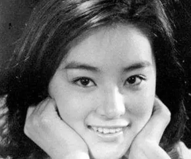 師生戀意外懷孕,想打掉卻發現是兩個,家喻戶曉的女兒差點沒有了