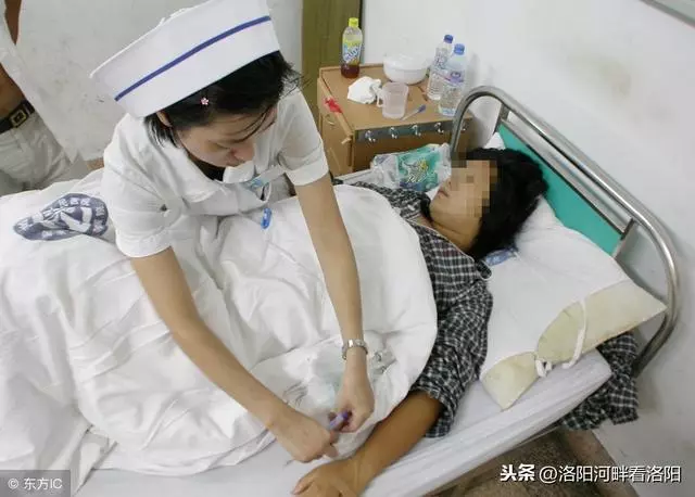 婆婆生病我不分晝夜伺候,同病房的阿姨卻對我說,孩子快離婚吧
