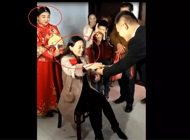 男子結婚看到丈母娘樂壞,長得比老婆都漂亮,網友:你到底娶誰?