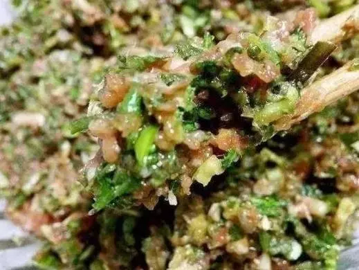 冬至婆婆生病想吃餃子,聽到病房裡說的話,我把餃子扔進垃圾桶