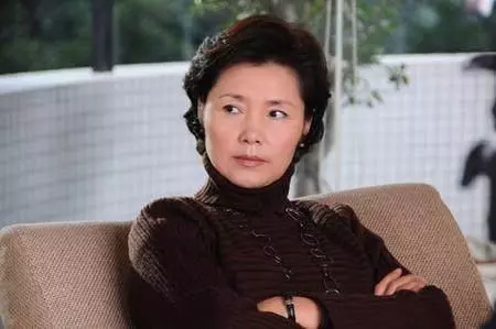 冬至婆婆生病想吃餃子,聽到病房裡說的話,我把餃子扔進垃圾桶