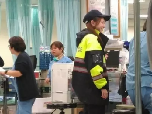 車禍進急診遇「空靈女警」PO文炫耀,神人一搜「原來女警的生活照更精彩....」