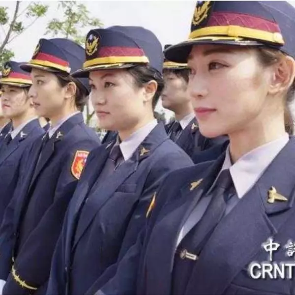 車禍進急診遇「空靈女警」PO文炫耀,神人一搜「原來女警的生活照更精彩....」
