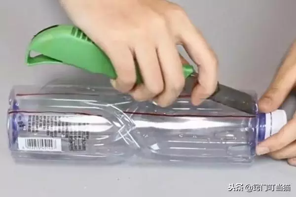 陰雨天衣服晾不乾?把寶特瓶切兩下,快速曬乾不用愁