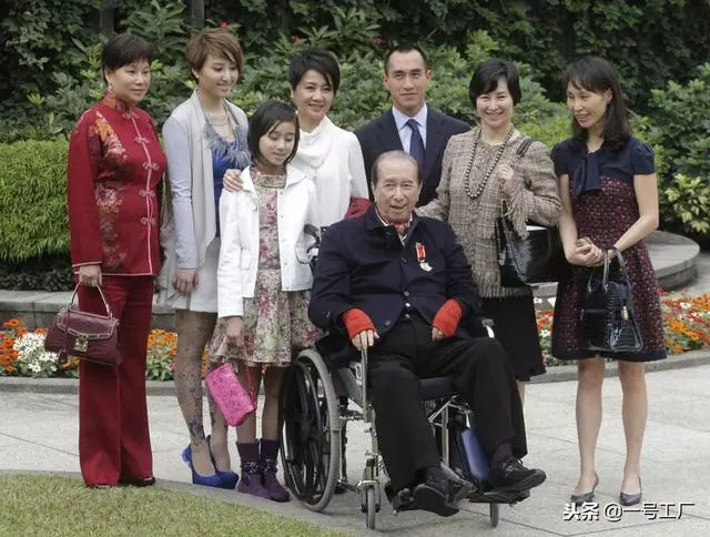 父親比自己大78歲,她19歲就坐擁百億資產,坐直升機去公司上班,被稱最難追的富家千金!