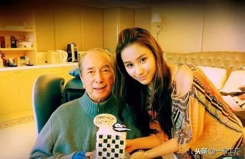 父親比自己大78歲,她19歲就坐擁百億資產,坐直升機去公司上班,被稱最難追的富家千金!