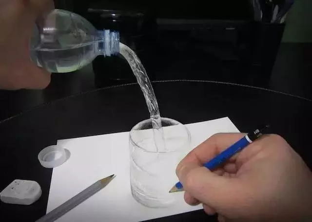 他只用了一根鉛筆就欺騙了所有人的眼睛,PS都做不到欺騙了所有人的眼睛