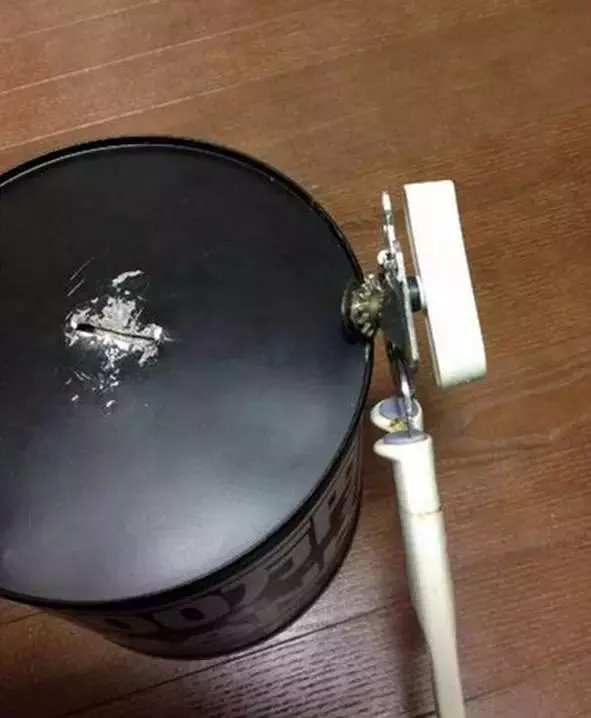 存滿就會有一百萬的存錢筒,存滿後打開卻發現被老闆騙了