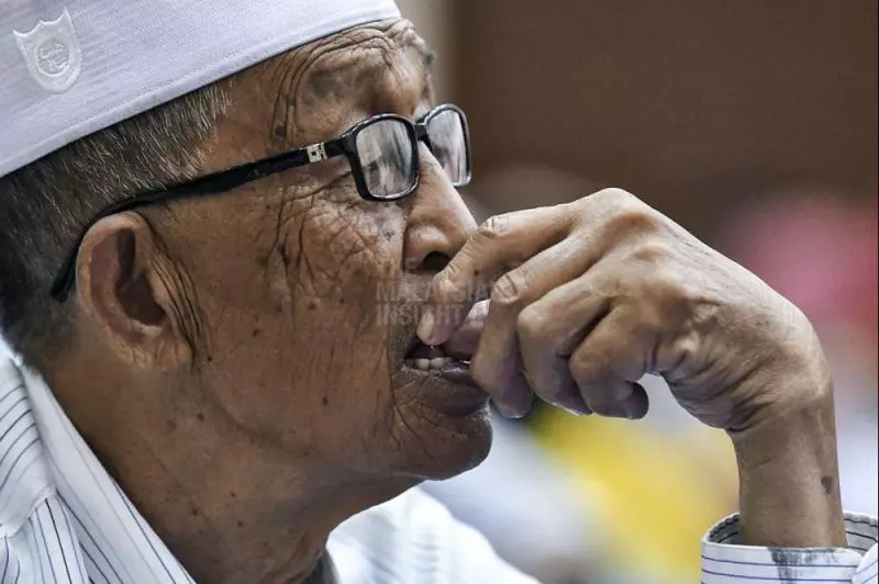 墾殖民被希盟騙了?變天后,墾殖民艱難生活不變!棕油價格每況愈下,援助金更被拖欠2至3個月!