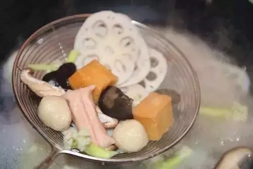美食菜譜:在家自己做麻辣香鍋,絕對下飯!超簡單!