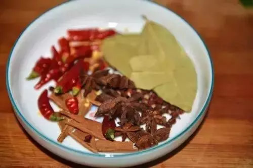 美食菜譜:在家自己做麻辣香鍋,絕對下飯!超簡單!