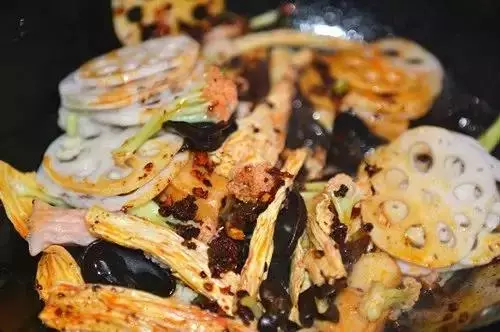 美食菜譜:在家自己做麻辣香鍋,絕對下飯!超簡單!