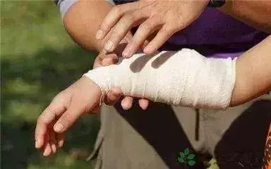 1個動作滾動30次,放鬆全身肌肉,頸椎不酸了,腰椎不疼了