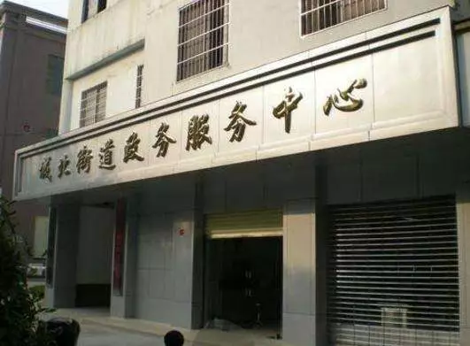 重病父親總是半夜出門,兒子偷偷跟蹤,才知自己早已去世