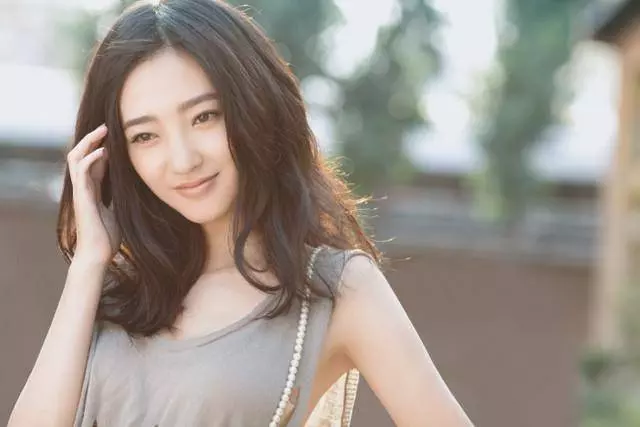 妻子出軌,給情人買了套房,丈夫暗中跟蹤,到新房撬門一瞧,淚目