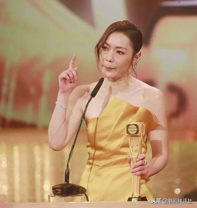 胡定欣贏兩屆視後地位仍不如田蕊妮,頒獎禮整晚黑臉皆因被搶風頭