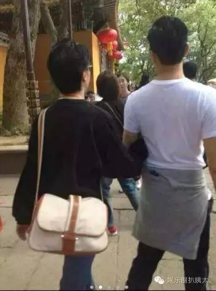 「張智霖」夫妻上山拜佛,拍了張照片,拉近一看!竟是「觀音菩薩」顯靈!