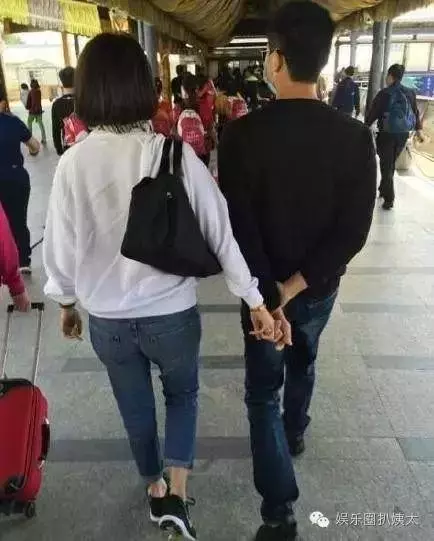 「張智霖」夫妻上山拜佛,拍了張照片,拉近一看!竟是「觀音菩薩」顯靈!