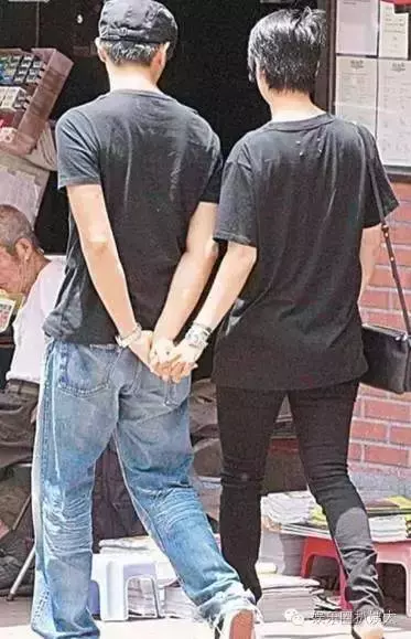 「張智霖」夫妻上山拜佛,拍了張照片,拉近一看!竟是「觀音菩薩」顯靈!