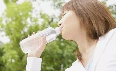 出現這5個症狀立刻去查胃別遲疑,胃癌可能快來了!