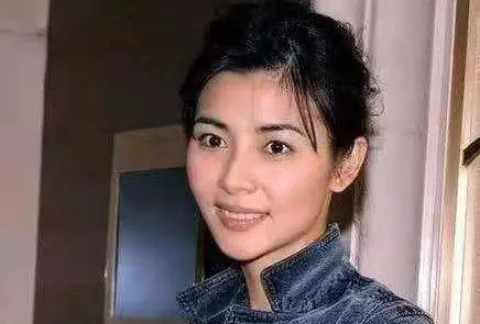 45歲孟佳慧近照曝光,與鄭伊健相愛7年不生子,如今發福成大媽,網友:女神怎麼變成這樣啦?